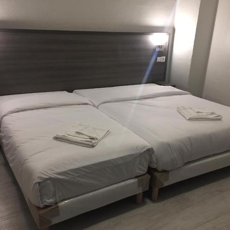 Pax Hotel Paryż Zewnętrze zdjęcie